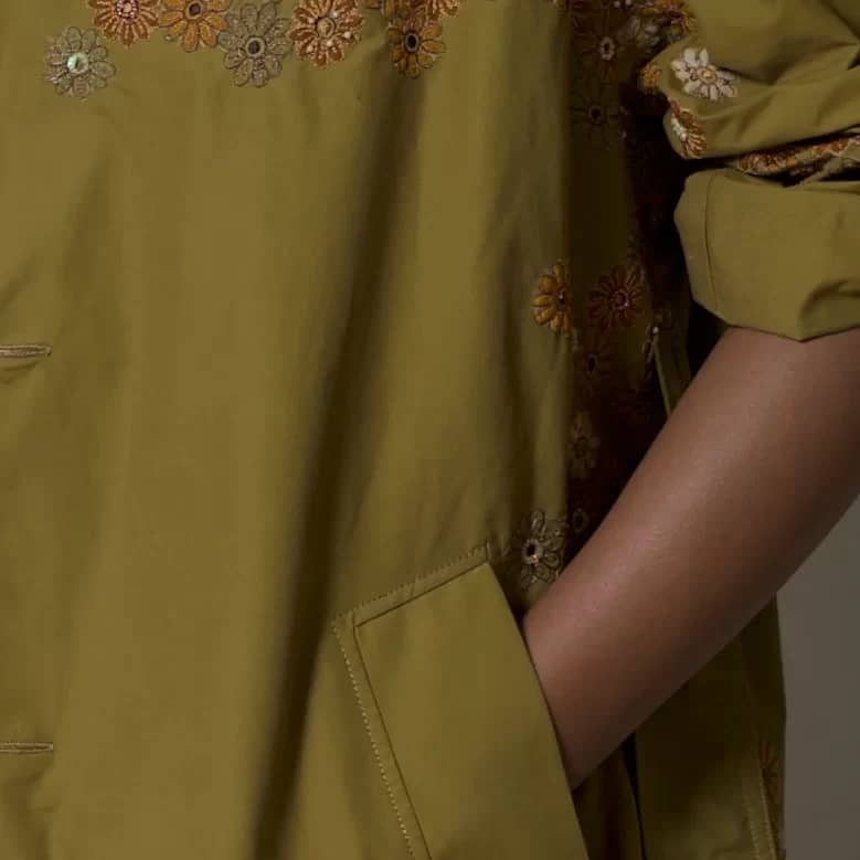 Image of trench coat showcasing Pare Baana functionality with pockets
